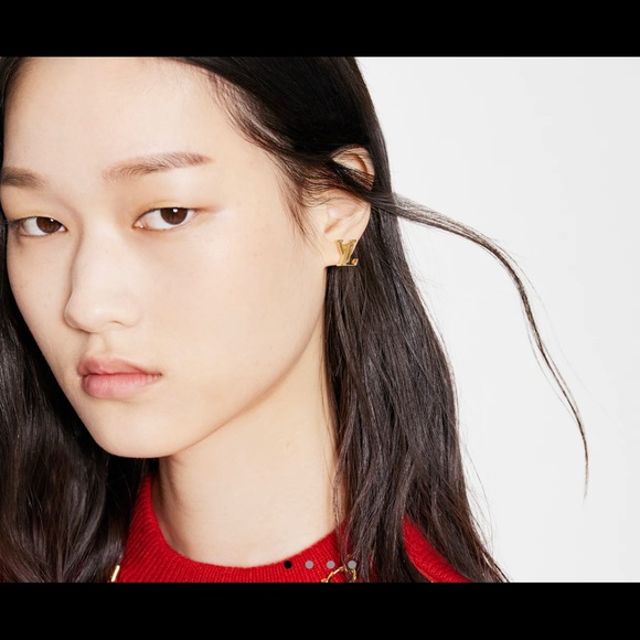 ⭐️SOLD⭐️Louis Vuitton Gold LV studs - Picture 2 of 2